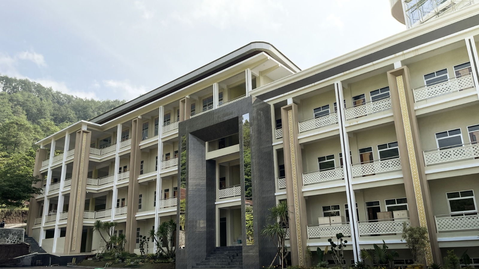 Diploma 2  (Program 2 tahun ) : Markaz Qur'an dan Bahasa Arab
